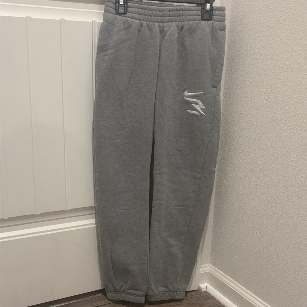 Nike Boys Gray Joggers Size M Athletic Sweatpants Logo Youth Activewear